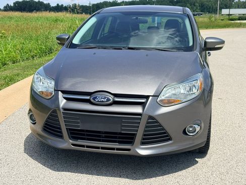 Used 2014 Ford Focus SE w/ Equipment Group 201A FWD image 9