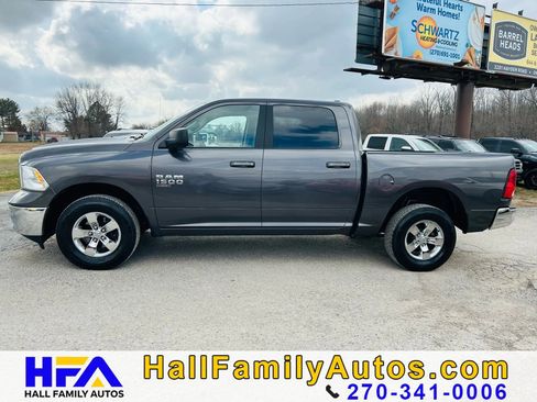 Used 2021 RAM 1500 Classic SLT AWD/4WD image 2