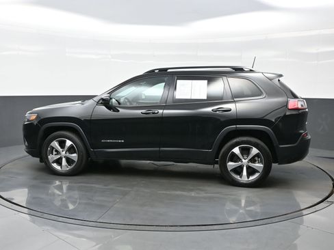 Used 2022 Jeep Cherokee Limited image 3