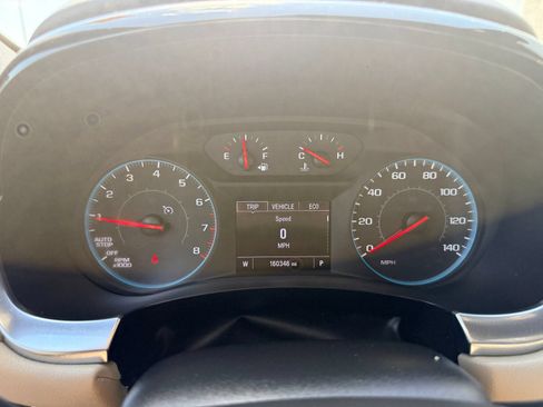 Used 2022 Chevrolet Traverse LS FWD image 15