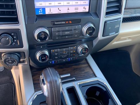 Used 2018 Ford F150 Lariat w/ Equipment Group 502A Luxury AWD/4WD image 35