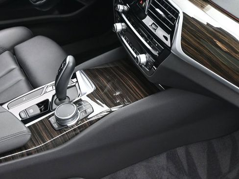 Used 2019 BMW 530i xDrive w/ Convenience Package image 33