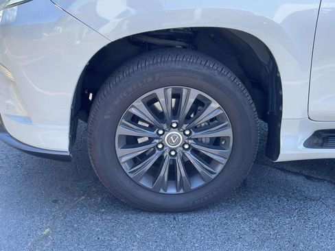 Used 2023 Lexus GX 460 Premium w/ Accessory Package AWD/4WD image 12