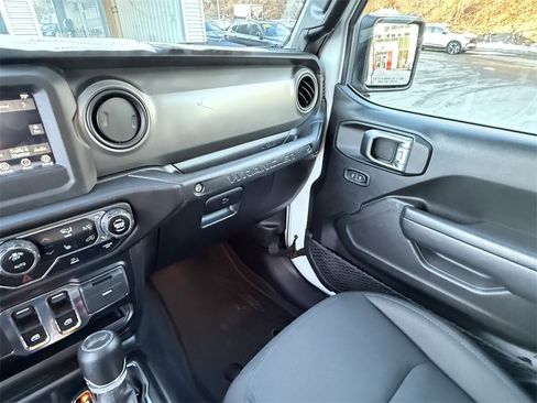 Used 2022 Jeep Wrangler Willys image 16