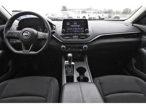 Certified 2025 Nissan Altima 2.5 S image 12