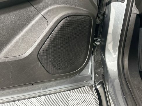 Used 2021 GMC Acadia SLE FWD image 18