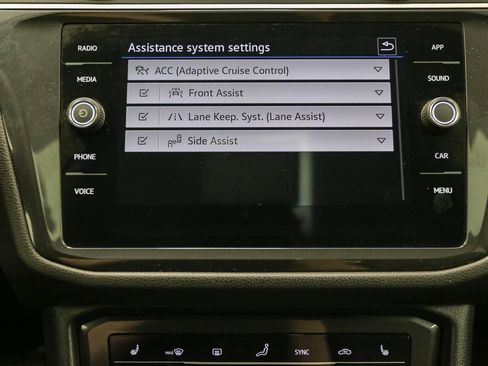 Certified 2024 Volkswagen Tiguan SE w/ Panoramic Sunroof Package AWD/4WD image 31