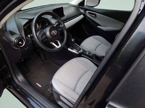 Used 2019 Toyota Yaris XLE image 10