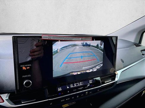 Used 2025 Toyota Sienna XLE FWD image 21