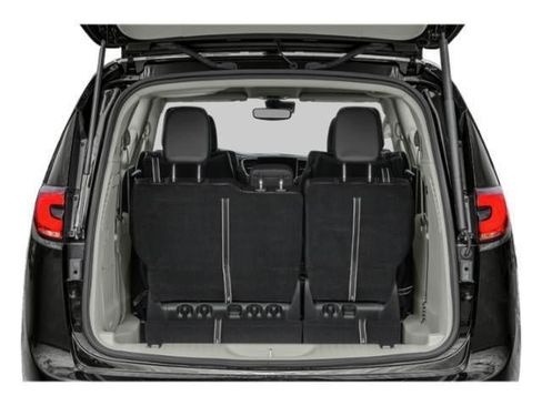Used 2024 Chrysler Pacifica Limited FWD image 11