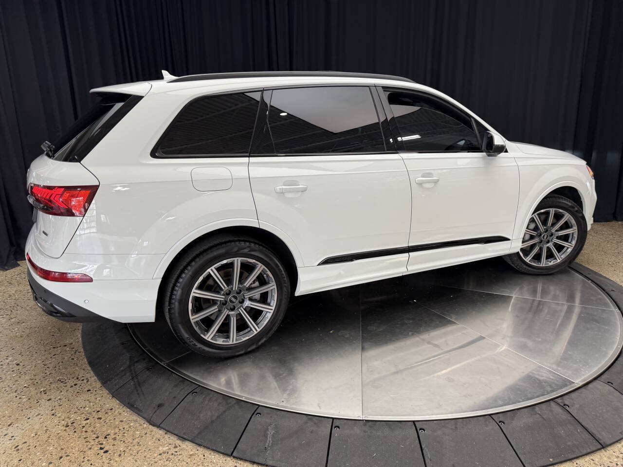 Used 2022 Audi Q7 2.0T Premium Plus w/ Premium Plus Package AWD/4WD image 11