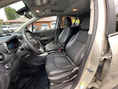Used 2016 Chevrolet Trax LT w/ LT Sun and Sound Package AWD/4WD image 11