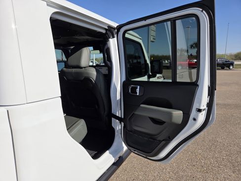 New 2026 Jeep Gladiator Mojave image 19