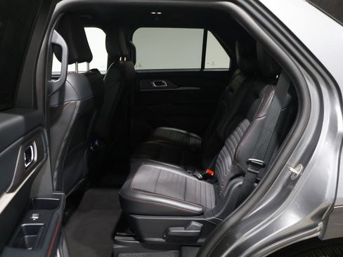 Used 2025 Ford Explorer ST-Line w/ ST-Line Street Pack image 16