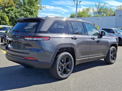 New 2025 Jeep Grand Cherokee Limited w/ Black Appearance Package image 4