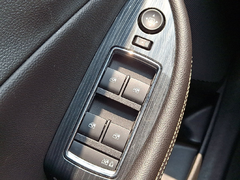 Used 2019 Chevrolet Impala LT FWD image 23