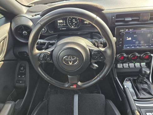 Used 2022 Toyota GR86 Premium RWD image 32