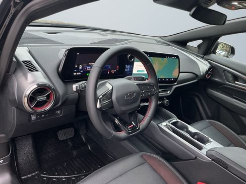 Used 2025 Chevrolet Equinox EV RS image 11