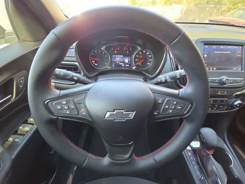 Used 2023 Chevrolet Equinox RS FWD image 22