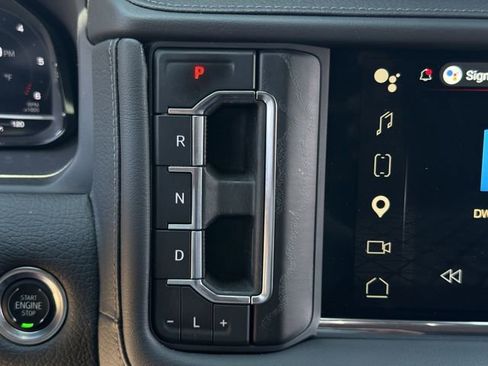 Used 2024 GMC Yukon XL Denali RWD image 21