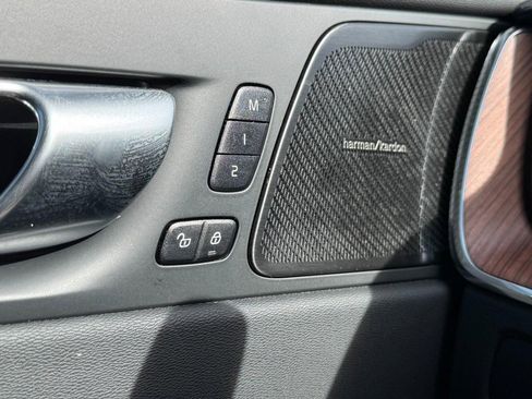 Certified 2023 Volvo XC60 B6 Ultimate w/ Protection Package Premier image 17