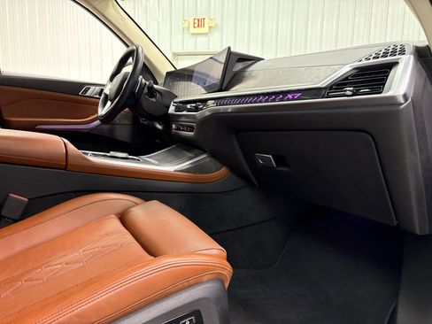 Used 2024 BMW X7 xDrive40i image 14