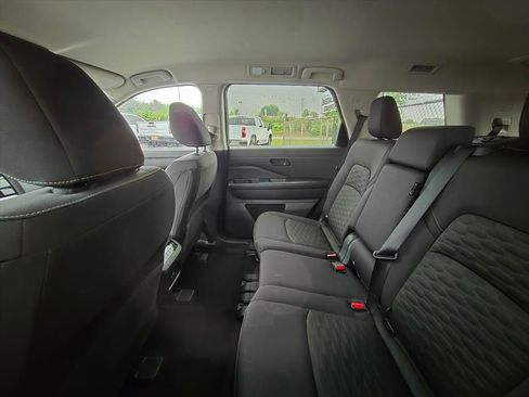 Used 2024 Nissan Pathfinder SV FWD image 5