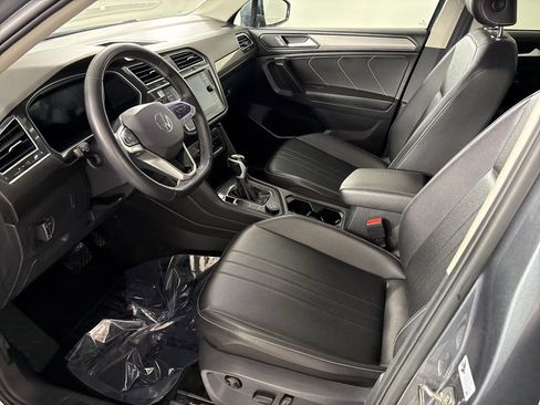 Used 2024 Volkswagen Tiguan SE AWD/4WD image 25