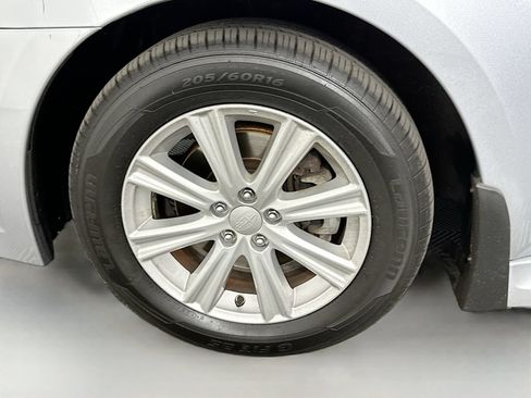 Used 2012 Subaru Legacy 2.5i Premium AWD/4WD image 28