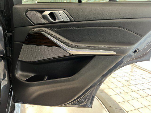 Used 2019 BMW X5 xDrive40i w/ M Sport Package AWD/4WD image 39