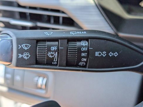 Used 2026 GMC Acadia Elevation w/ Elevation Premium Package FWD image 27