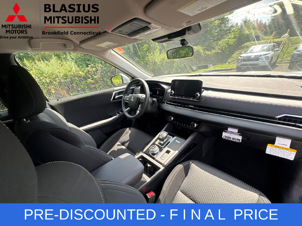 Used 2025 Mitsubishi Outlander ES AWD/4WD image 39