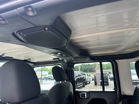 Used 2021 Jeep Wrangler Unlimited Sahara AWD/4WD image 25