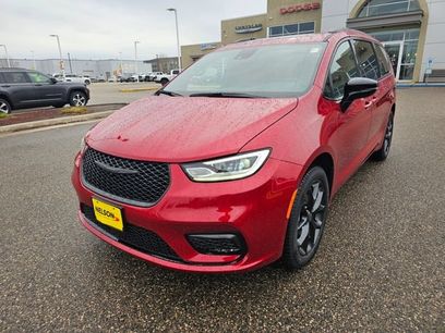 New 2026 Chrysler Pacifica Limited w/ S Appearance Package