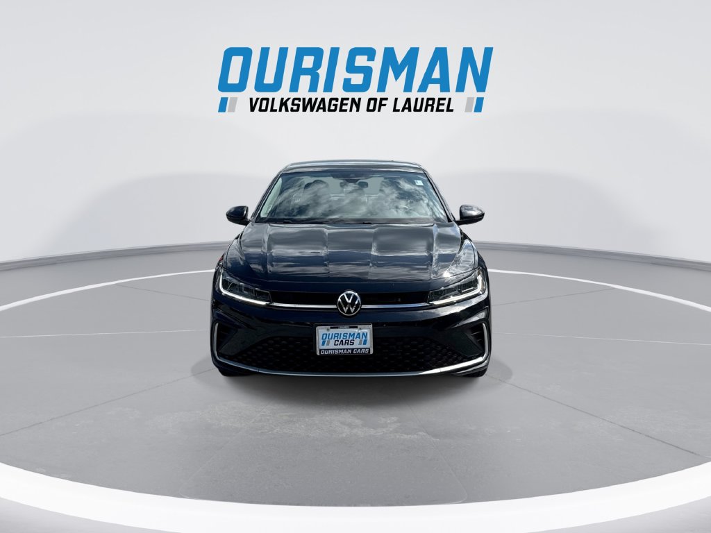 Used 2025 Volkswagen Jetta SE FWD image 3