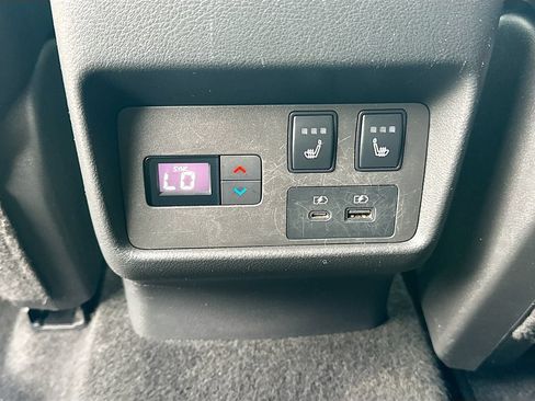 Used 2021 Nissan Rogue Platinum FWD image 24
