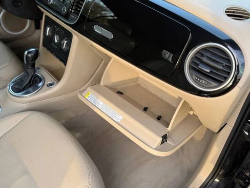 Used 2013 Volkswagen Beetle 2.5 image 31