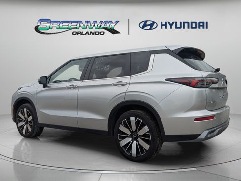 Used 2025 Mitsubishi Outlander SE FWD image 6
