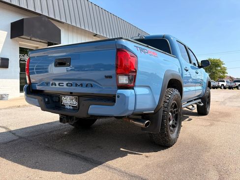 Used 2019 Toyota Tacoma TRD Off-Road w/ TRD Premium Off Road Package AWD/4WD image 7