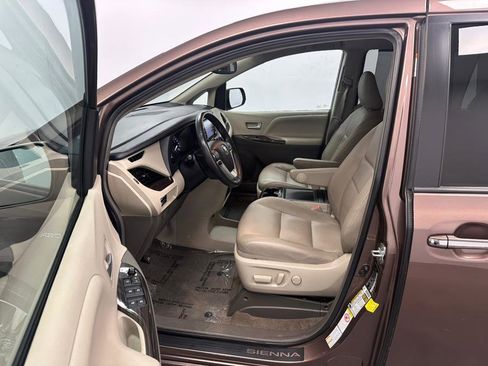 Used 2018 Toyota Sienna XLE w/ XLE Navigation Package image 20