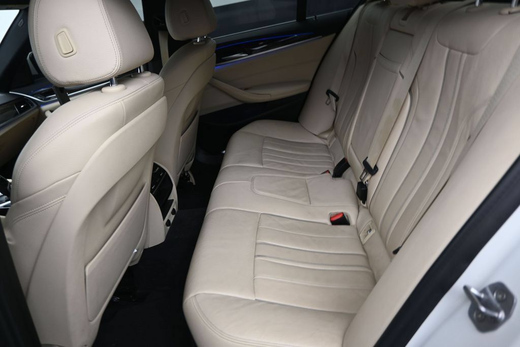 Used 2019 BMW 530i w/ Convenience Package RWD image 14
