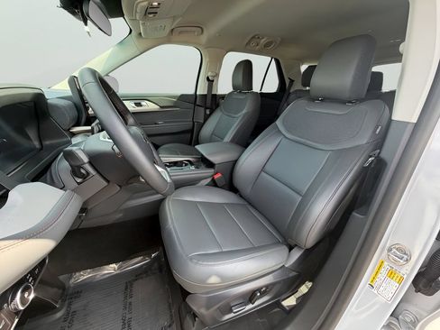 Certified 2026 Ford Explorer Active w/ Active Comfort Package RWD image 11