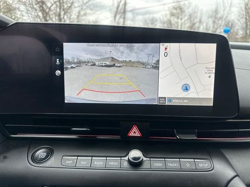 Used 2025 Hyundai Elantra SEL image 39