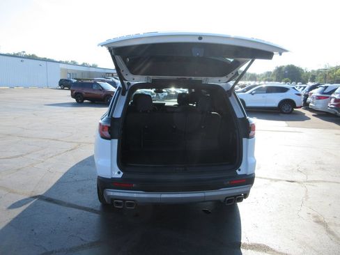 Certified 2026 GMC Acadia Elevation w/ Elevation Premium Package AWD/4WD image 8