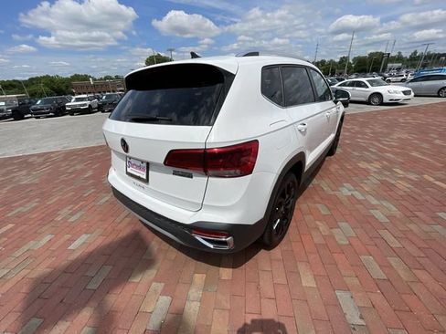 Used 2022 Volkswagen Taos SE FWD image 34