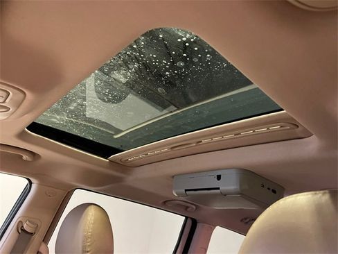 Used 2012 Kia Sedona EX w/ Luxury Pkg image 26