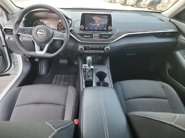 Used 2025 Nissan Altima 2.5 SV FWD image 13