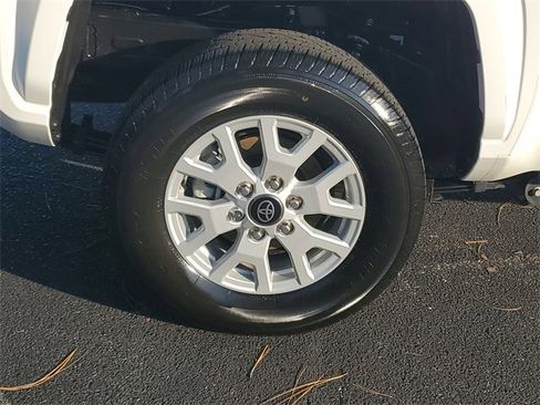 Used 2024 Toyota Tacoma SR image 7