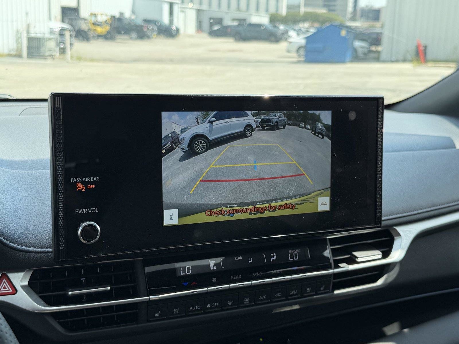Used 2025 Toyota Sienna Limited AWD/4WD image 24