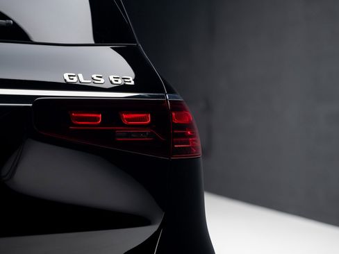 Used 2025 Mercedes-Benz GLS 63 AMG 4MATIC image 30